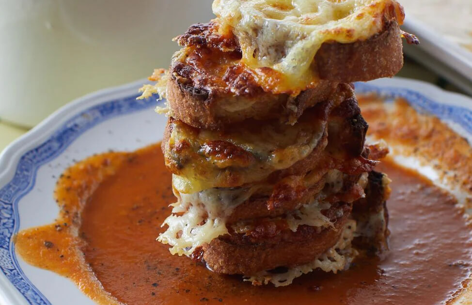 A photo of Roasted tomato soup